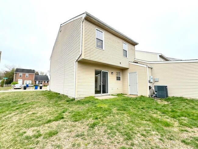Foto del edificio - 2 bed 3 bath home in Virginia Beach