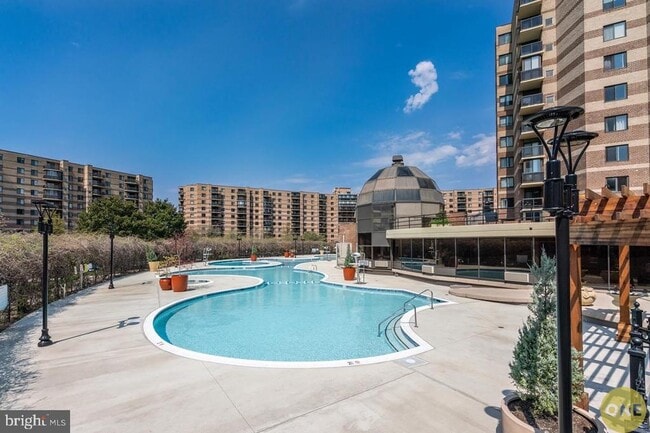 Building Photo - 8340 Greensboro Dr