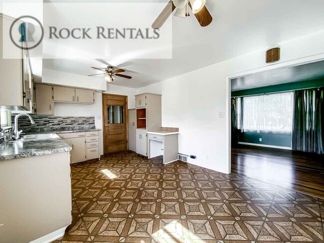 Building Photo - Updated 4 Bed 1 Bath near City Center