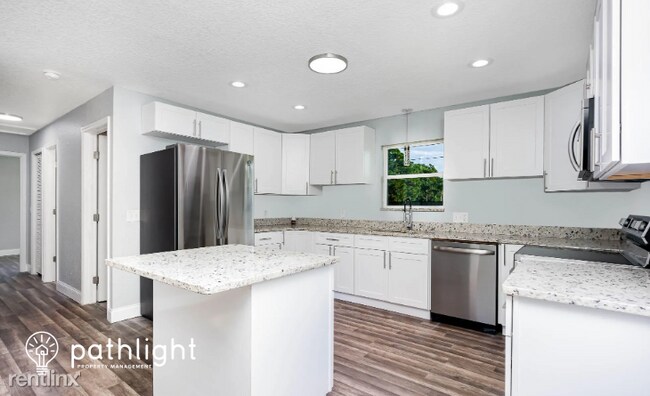 Building Photo - 3 br, 1 bath House - 506 Collings Street S...