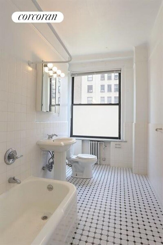 Foto del edificio - 525 W End Ave