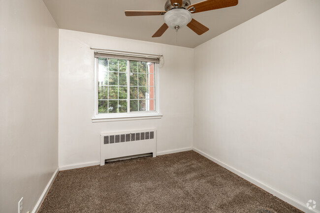 2BR, 1BA - 713 SF - Second Bedroom - Franklin Court Apartments