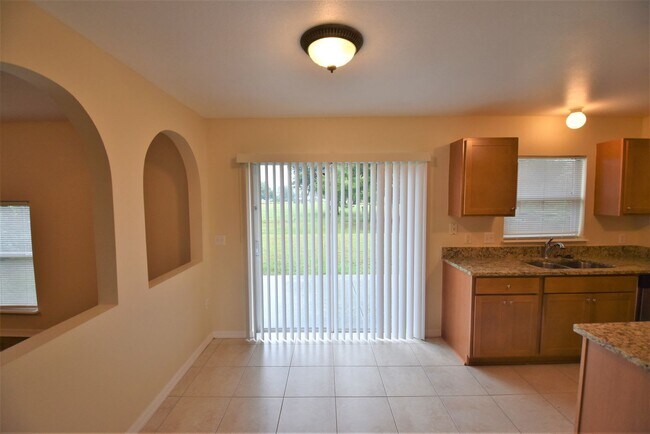 Foto del edificio - 692 Sunway Ln