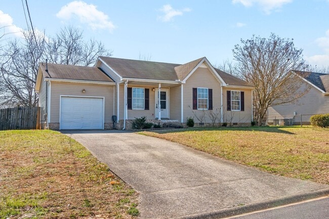 Building Photo - Cute home move in ready in the heart of Oak Grove- close to Fort Campbell and Shopping!