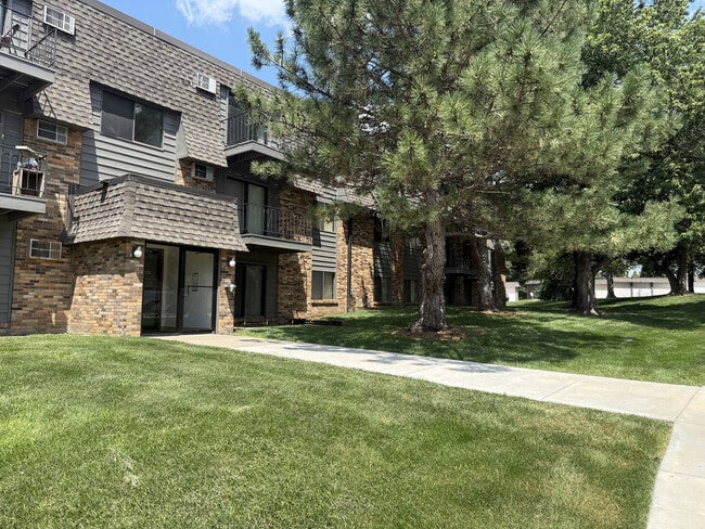 Building Photo - Meadow Wood