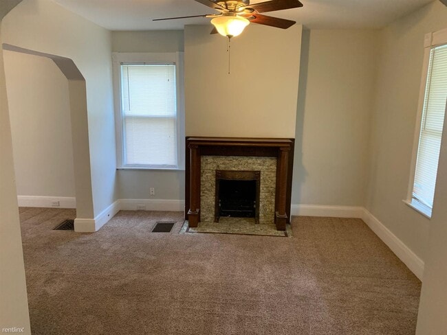Building Photo - 3 br, 1.5 bath House - 2899 Markbreit Ave