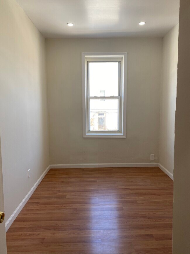 Bedroom 2 - 918 34th Ave