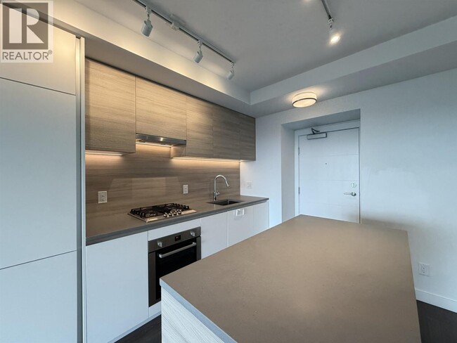 Building Photo - 652 Whiting Way