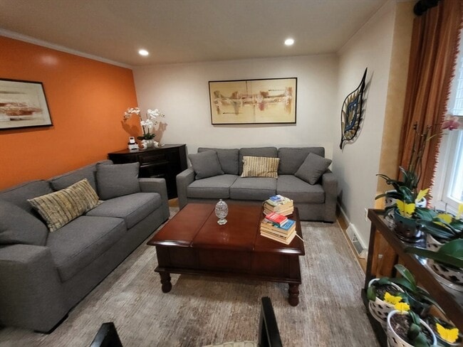 Foto del edificio - 16 Pinecrest Village