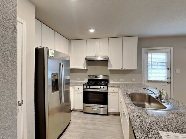 Building Photo - 7315 Avila Vis