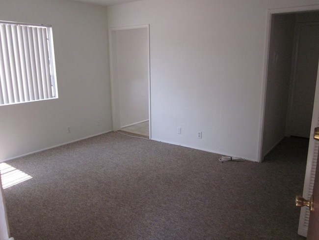 Building Photo - 218 Redondo Ave