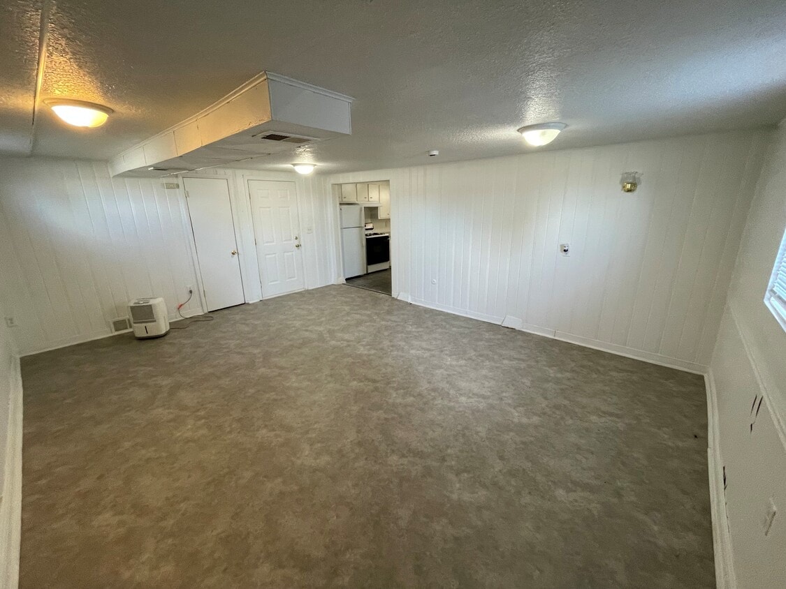 Building Photo - 1304 E North St