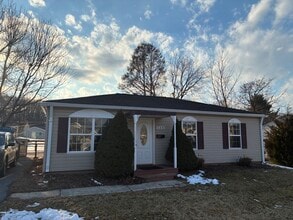 Building Photo - 325 Walgrove Rd