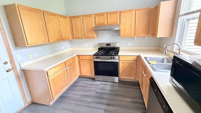 Building Photo - 2209 Sunrise Cir
