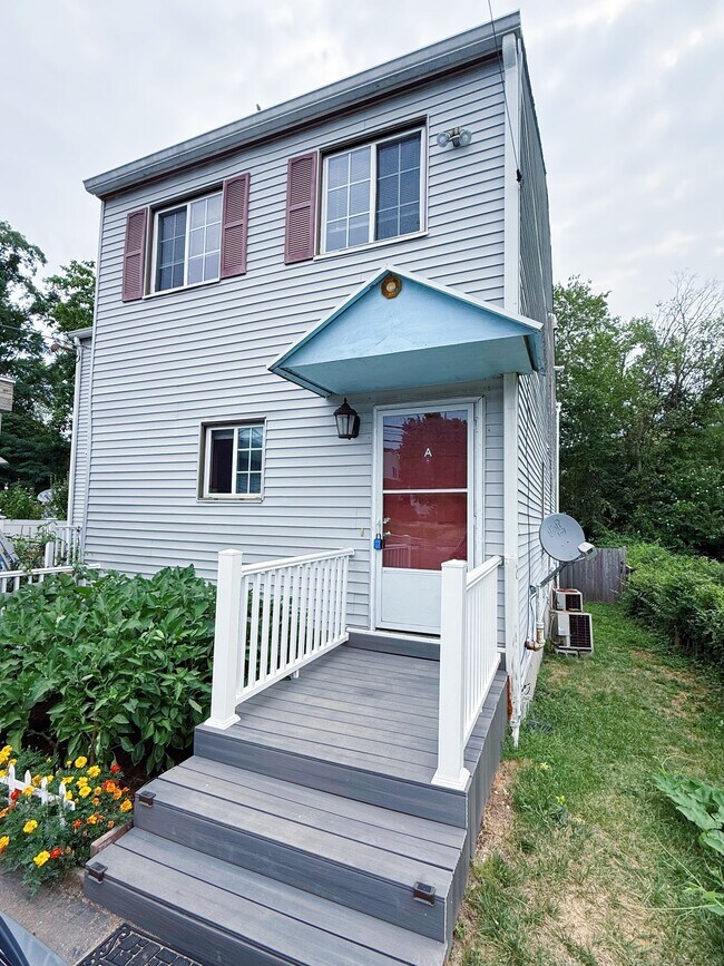 Building Photo - 1679 Litchfield Turnpike