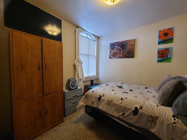 Bedroom 1 - 206 E Broadway St