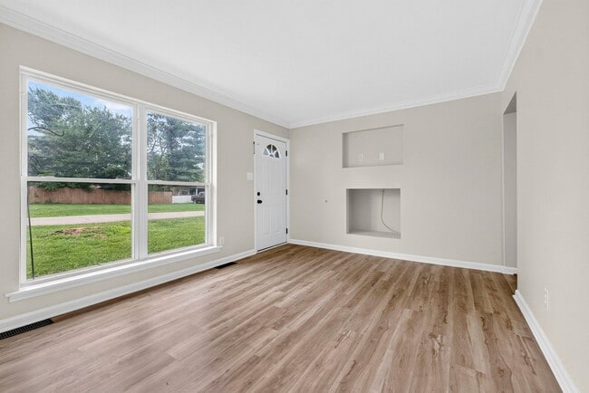 Building Photo - 121 Sunglow Dr