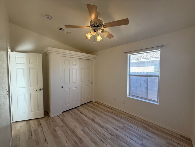 Foto del edificio - 3 Bedroom 2 Bathroom Duplex