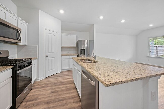 Foto del edificio - 15820 Loussier Dr