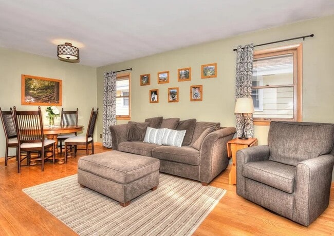 Building Photo - 1913 N 118th St