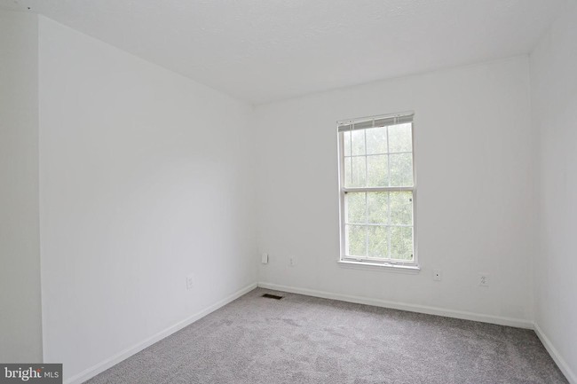 Building Photo - 332 Honey Locust Ct