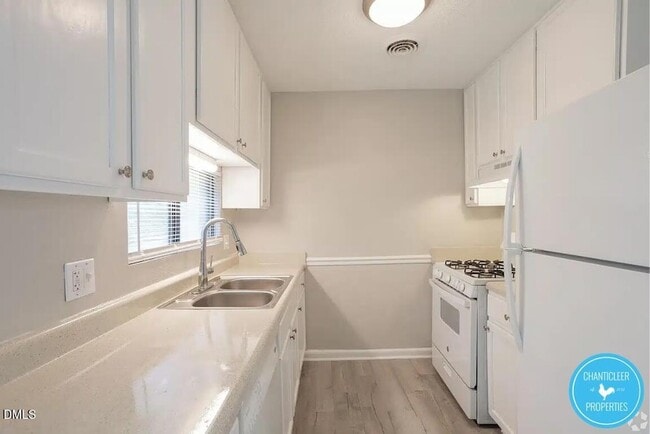 Building Photo - 2 Creekside Cir