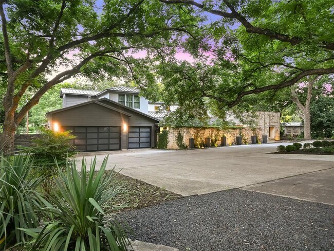 Building Photo - 2311 River Hills Rd