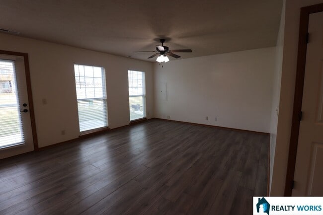 Building Photo - Large 3 bedroom, 2.5 Bath townhome available now!