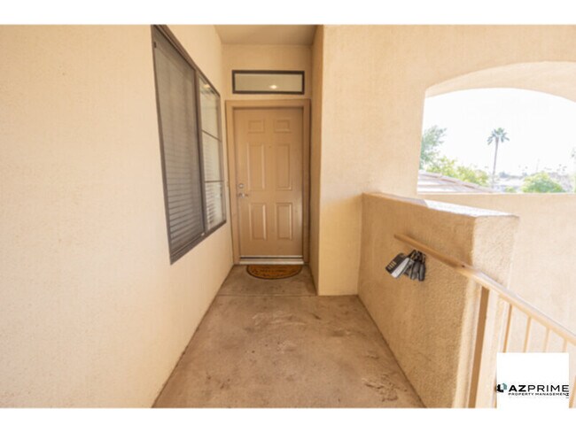 Foto del edificio - Live in the Lap of Luxury in this Stunning 2/2 Condo in the Heart of Scottsdale!