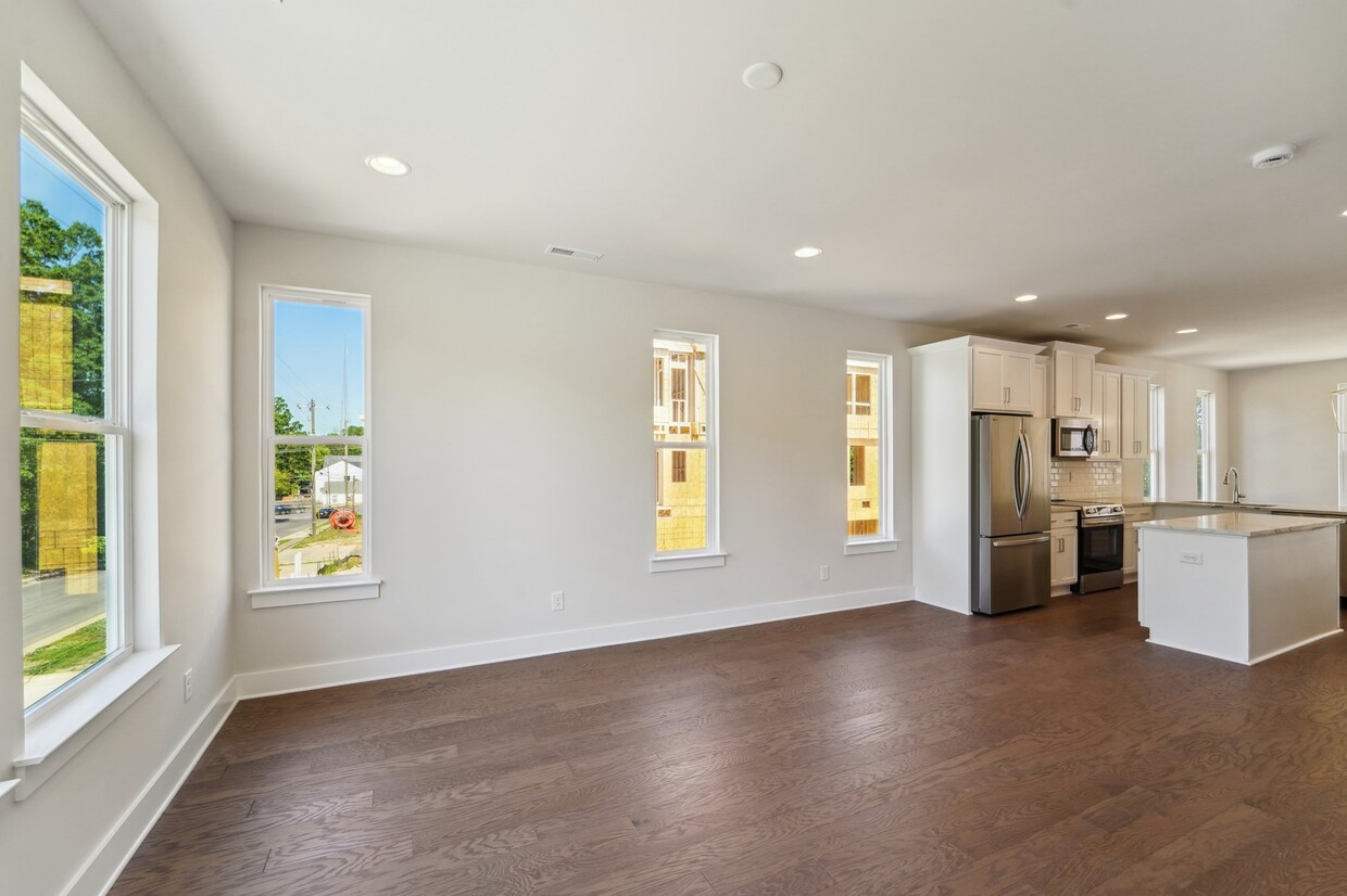 Primary Photo - 342 E Cama St