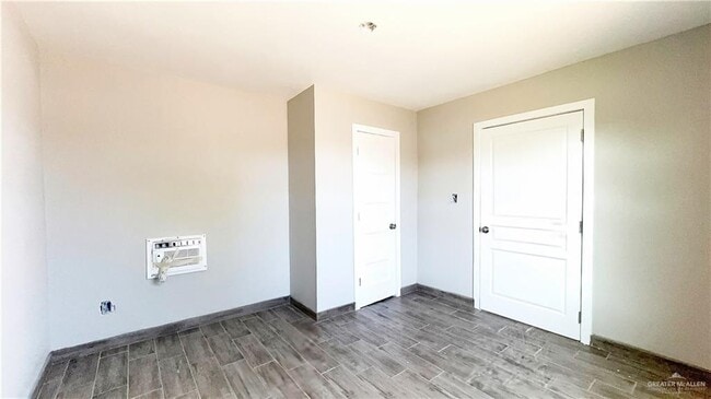 Building Photo - 10 E Heywood St