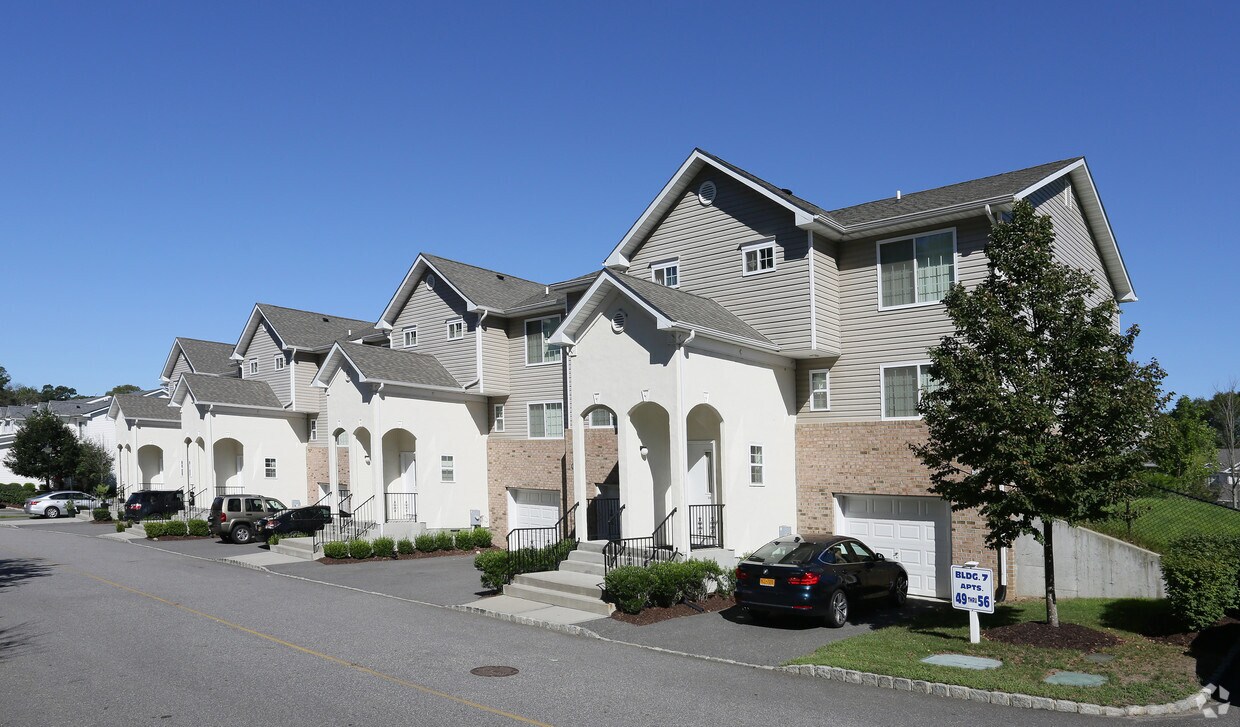 The Preserve Townhouses Apartments Coram, NY