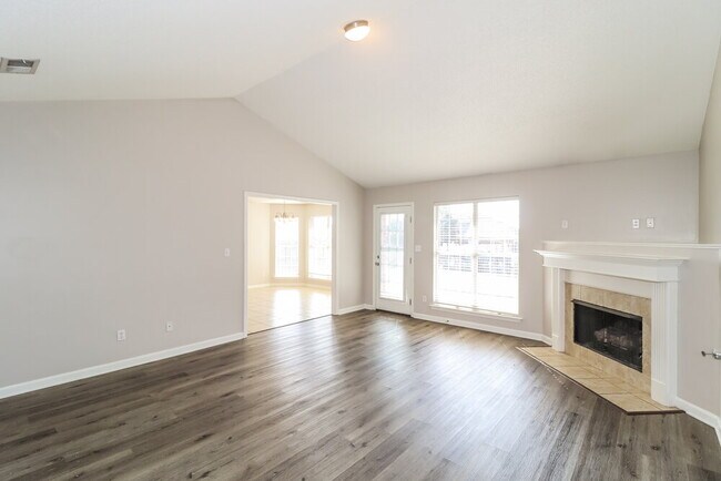 Foto del edificio - 6443 White Hawk Ln