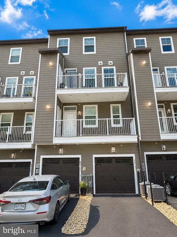Foto del edificio - 45133 Kincora Dr