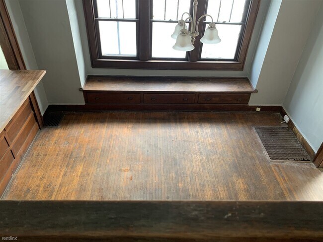 Building Photo - 2 br, 1.5 bath Duplex - 59 North Kealing A...