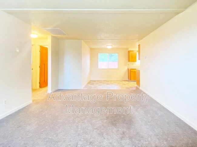 Building Photo - 411-413 E 3rd Street