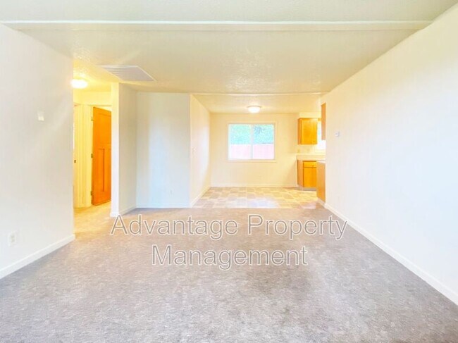 Foto del edificio - 411-413 E 3rd Street