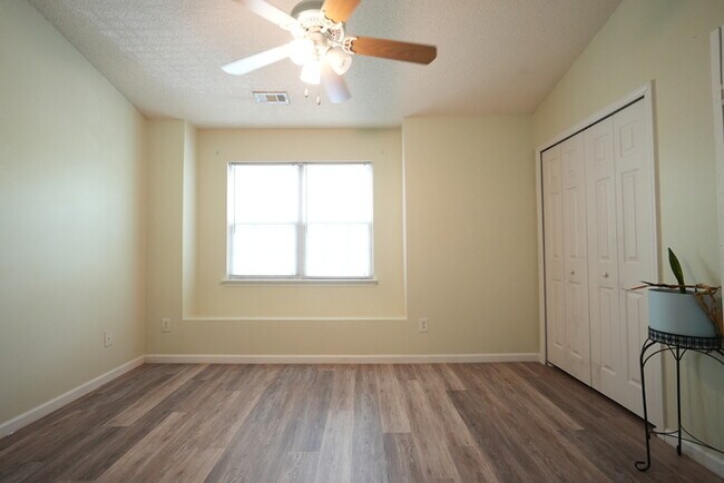 Foto del edificio - A charming house w/ 2 beds and 2 bath