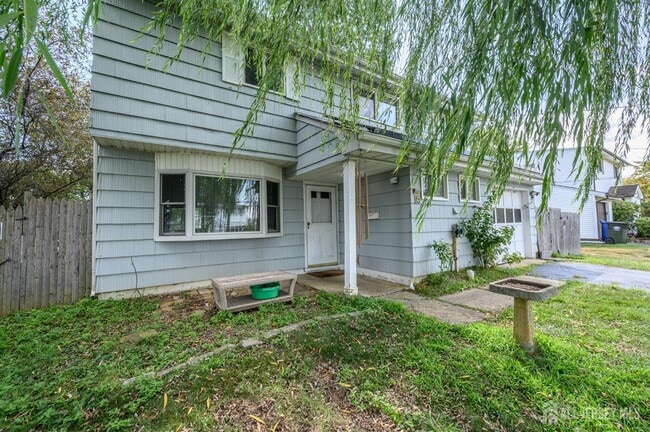 Building Photo - 16 Gerard Ave