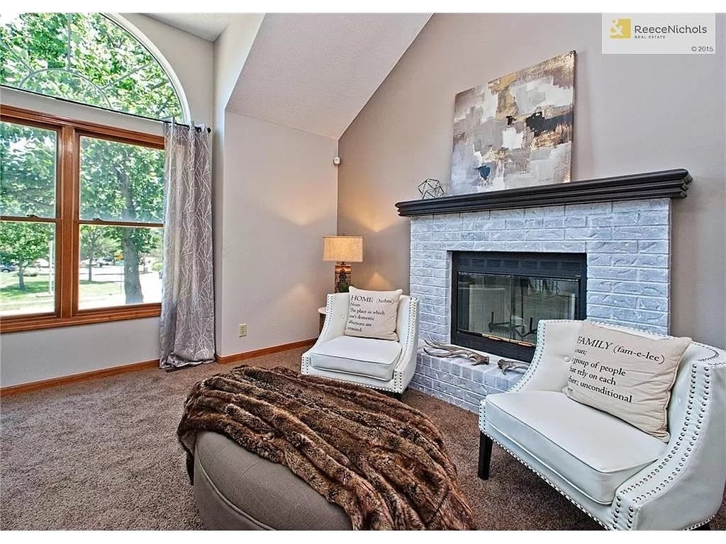 15454 Glenwood Ave, Overland Park, KS 66223 House Rental in Overland