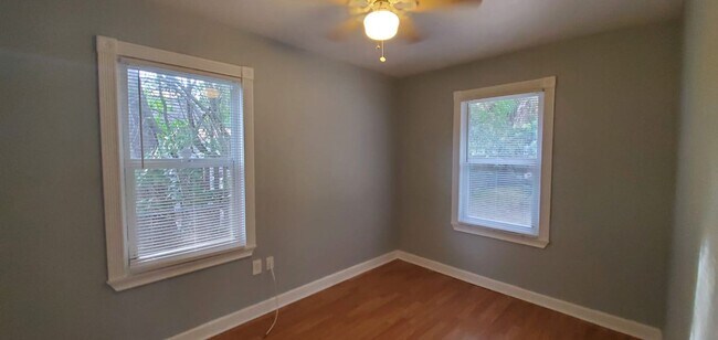 Building Photo - 2/1 St Pete Single Family Home !
