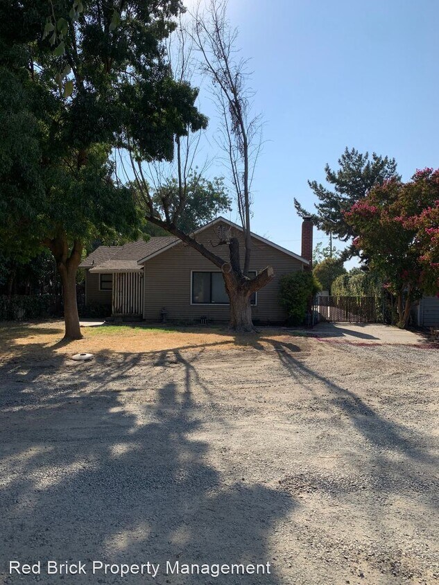 Primary Photo - 3 br, 2.5 bath House - 2194 Yosemite Pkwy.