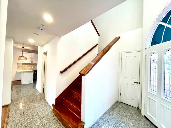 Foto del edificio - 2103 Gates Ave