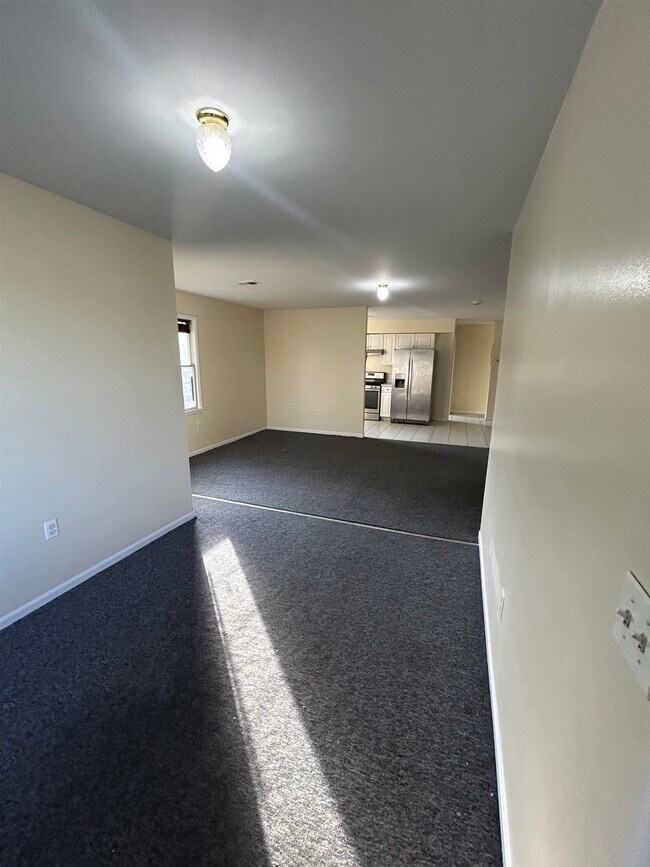 Building Photo - 30 Elm Ct