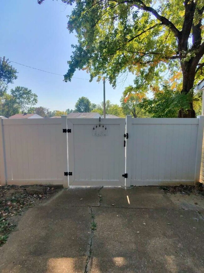 Foto del edificio - Freshly Updated Florissant Rental – Perfec...