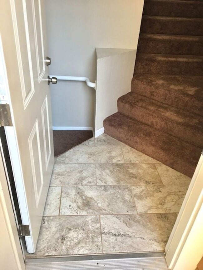 Building Photo - Wonderful 2 bed 2 bath Condo in Hercules -...