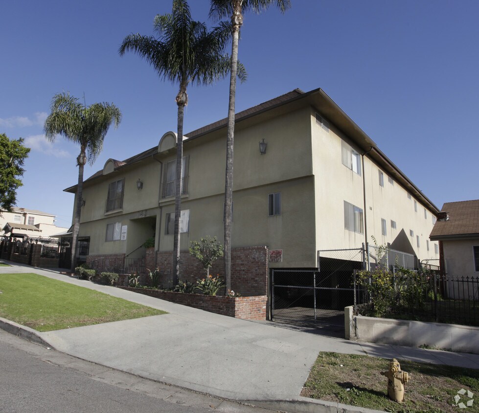 Primary Photo - MC 1602 Winona Properties, LLC (140 Hoover)