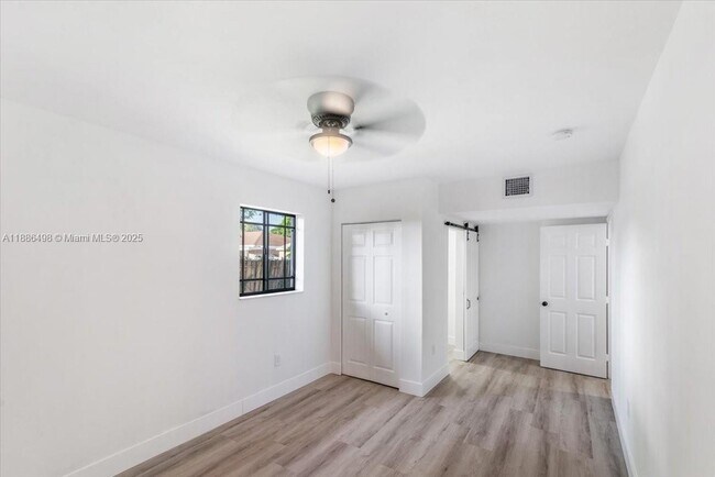 Foto del edificio - 1120 NW 106th St