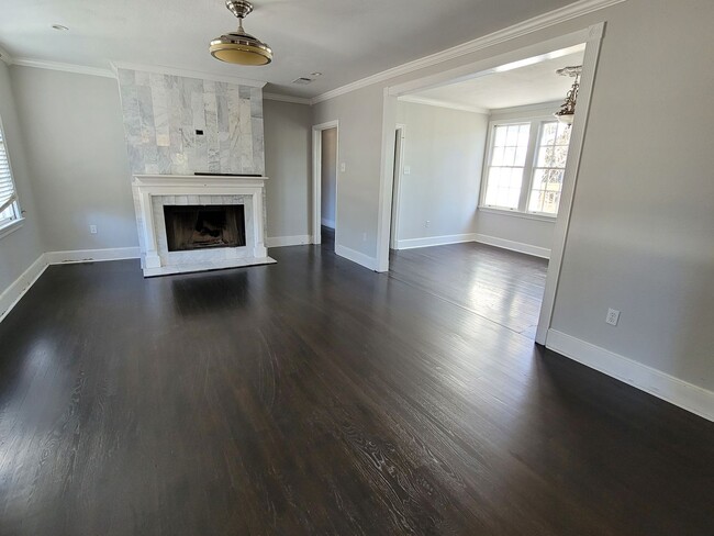 Building Photo - 6014 College Dr