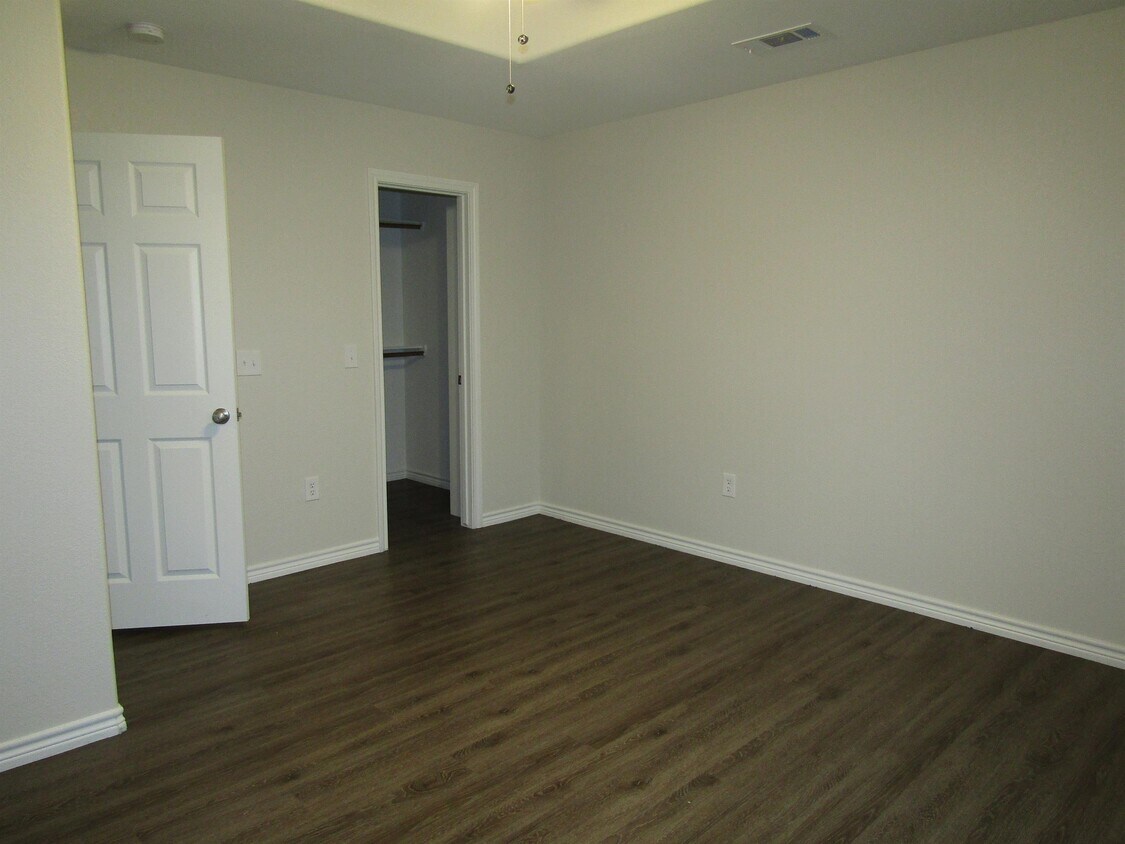 Foto del edificio - 355 Garrison Dr